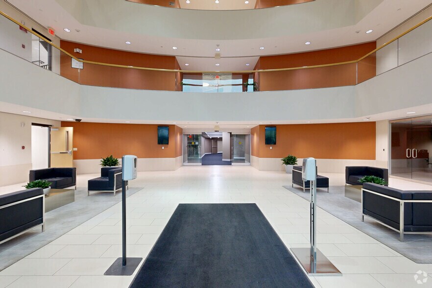 100 Phoenix Dr, Ann Arbor, MI à louer - Numérisation 3D Matterport – Image 2 sur 23