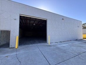 733-737 Commerce Dr, Venice, FL à louer Photo intérieure– Image 1 sur 4