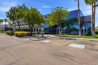 8260 S Hardy Dr, Tempe, AZ à louer Photo de l’immeuble– Image 1 sur 2