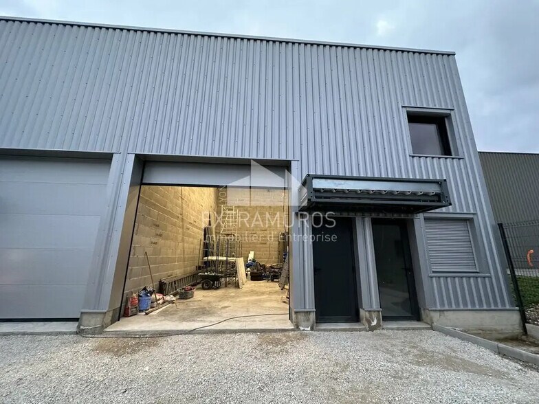 Local d’activités dans Cailloux-sur-Fontaines à louer - Photo de l’immeuble – Image 2 sur 6