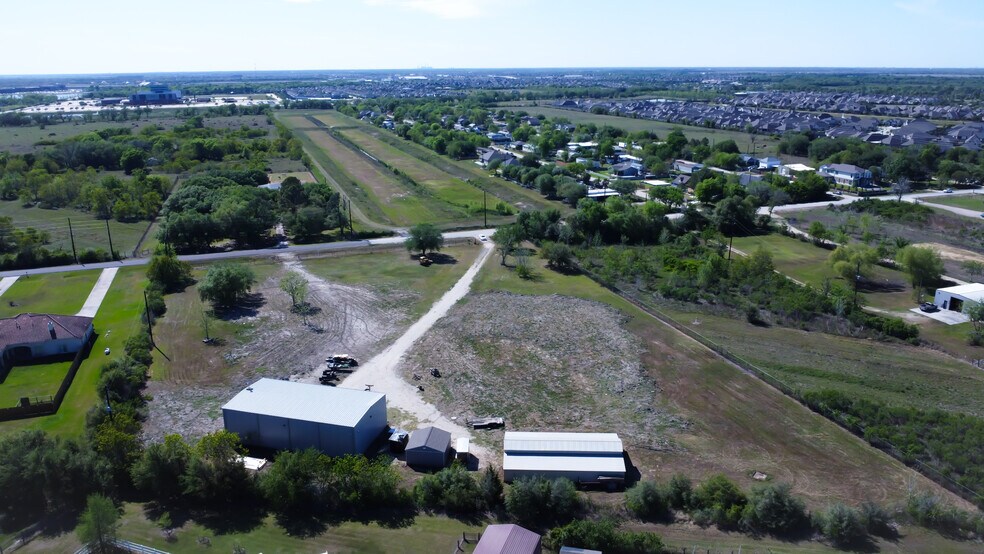 10703 Pursley Rd., Manvel, TX à vendre - Photo de l’immeuble – Image 3 sur 11