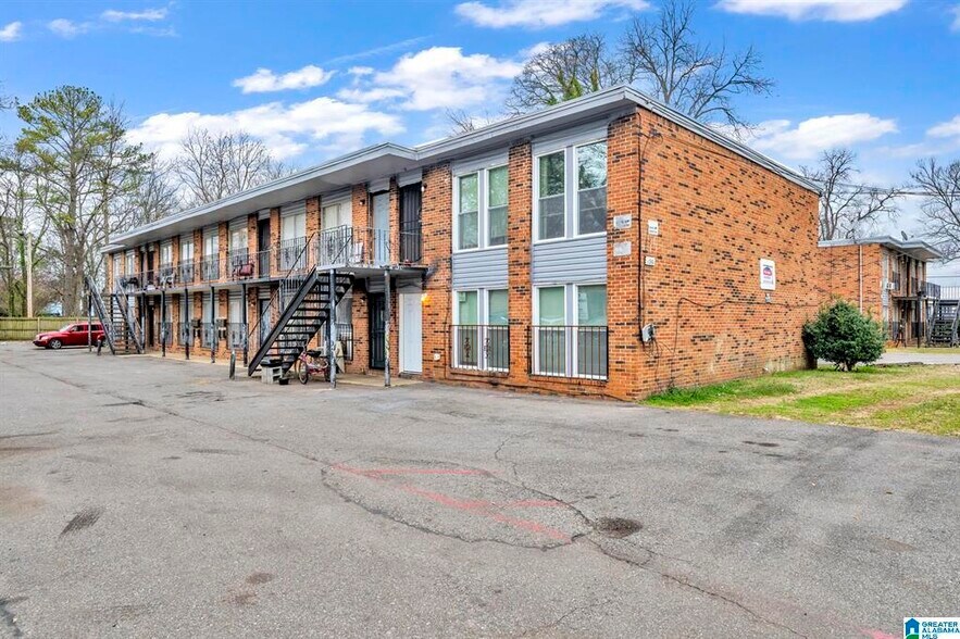 137 59th St N, Birmingham, AL à vendre - Photo principale – Image 1 sur 32