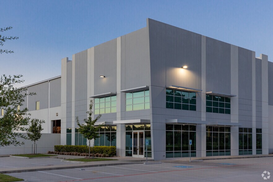 8221 Volta Dr, Humble, TX à louer - Photo de l’immeuble – Image 1 sur 4