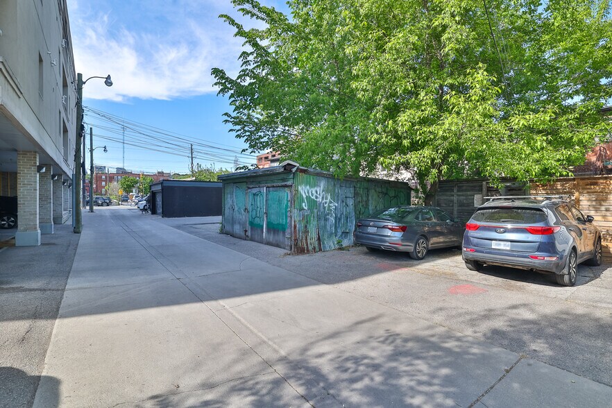 1088 Bathurst St, Toronto, ON à vendre - Photo de l’immeuble – Image 3 sur 14