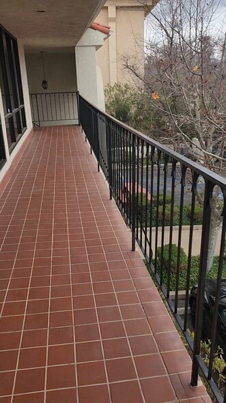 28025 Dorothy Dr, Agoura Hills, CA à louer - Vidéo sur l’annonce professionnelle – Image 2 sur 29