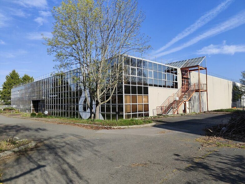 Local d'activités dans Maurepas à vendre - Photo de l’immeuble – Image 2 sur 6