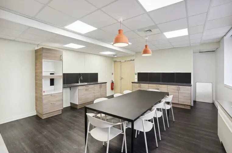 Bureau dans Levallois-Perret à louer - Photo de l’immeuble – Image 3 sur 18