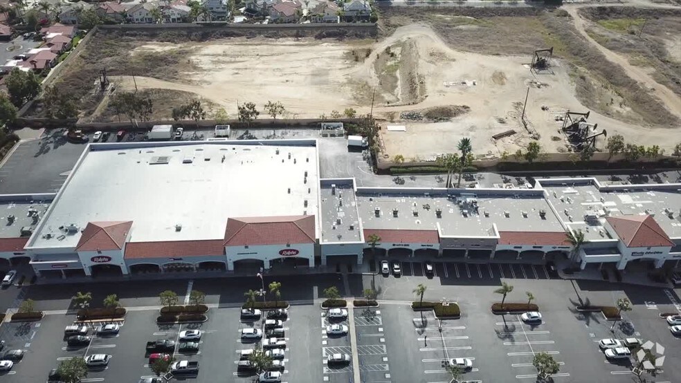 600-732 N Rose Dr, Placentia, CA à vendre - Vidéo aérienne par drone – Image 2 sur 26