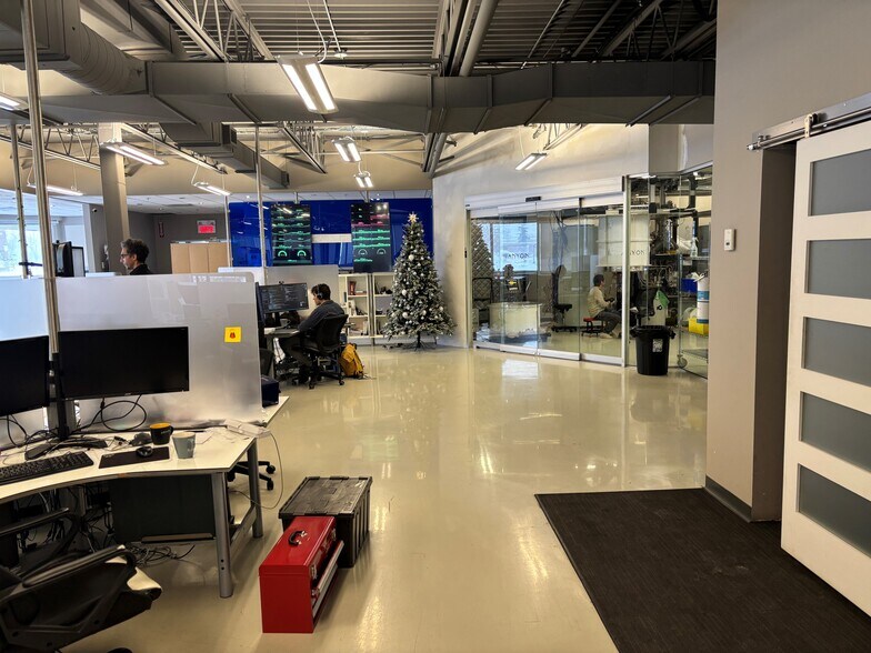 1995 55E Av, Dorval, QC à louer - Photo de l’immeuble – Image 3 sur 9