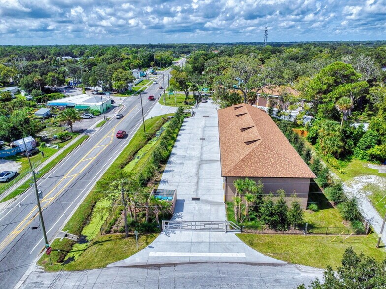 1245 Canal St, New Smyrna Beach, FL à vendre - Photo de l’immeuble – Image 3 sur 15