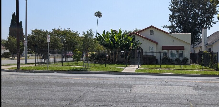 534 N Campus Ave, Ontario, CA à vendre - Photo de l’immeuble – Image 2 sur 7