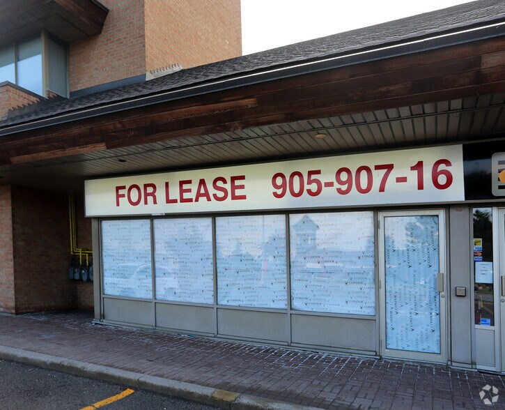 205-211 Marycroft Ave, Vaughan, ON à louer - Photo de l’immeuble – Image 3 sur 4