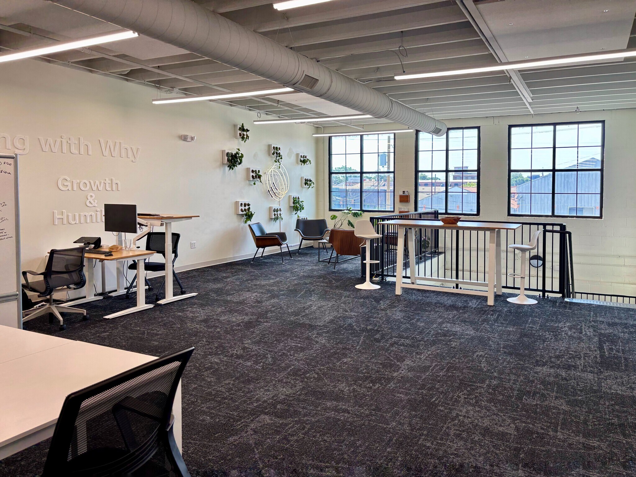 825 E Market St, Louisville, KY à louer Photo de l’immeuble– Image 1 sur 13