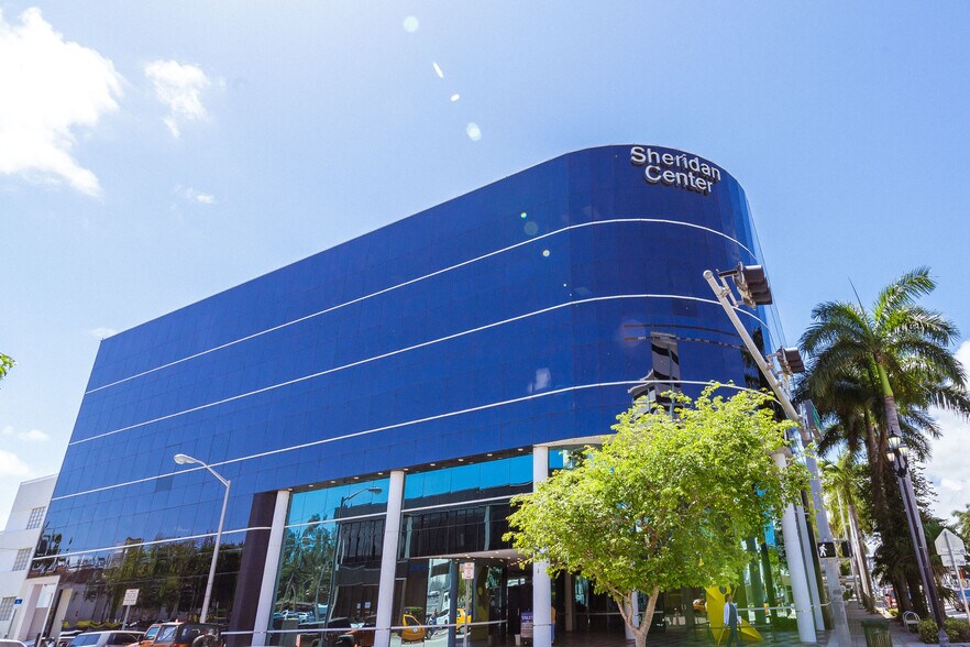 400 Arthur Godfrey Rd, Miami Beach, FL à louer - Photo de l’immeuble – Image 2 sur 6