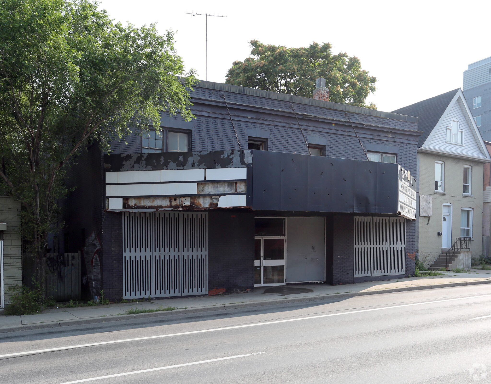 434 King St W, Hamilton, ON à vendre Photo de l’immeuble– Image 1 sur 11