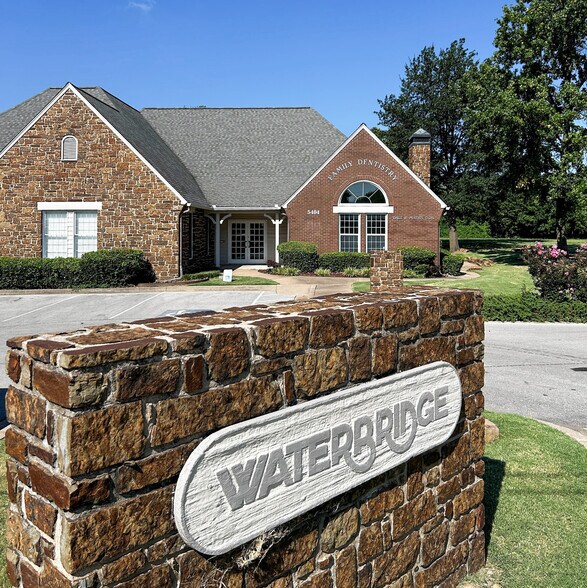 5404 S Memorial Dr, Tulsa, OK à louer - Photo de l’immeuble – Image 2 sur 7