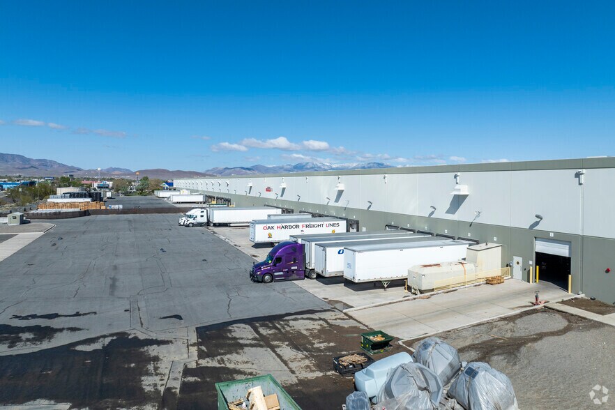 1600 E Newlands Dr, Fernley, NV à louer - Photo de l’immeuble – Image 3 sur 6