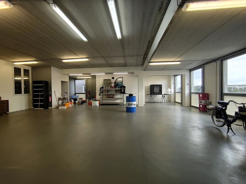Industriel/Logistique dans Ferrières-en-Brie à vendre - Photo de l’immeuble – Image 3 sur 5