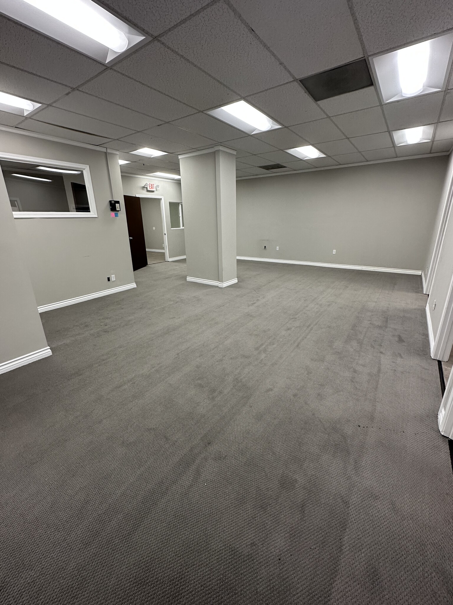 6350 Laurel Canyon Blvd, North Hollywood, CA à louer Photo de l’immeuble– Image 1 sur 6