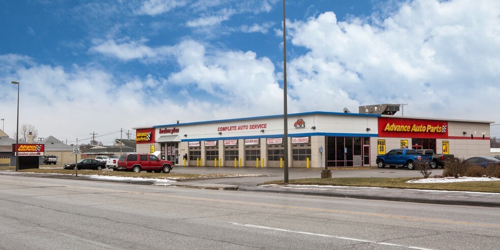 2729 W Broadway St, Council Bluffs, IA à louer - Photo de l’immeuble – Image 1 sur 9