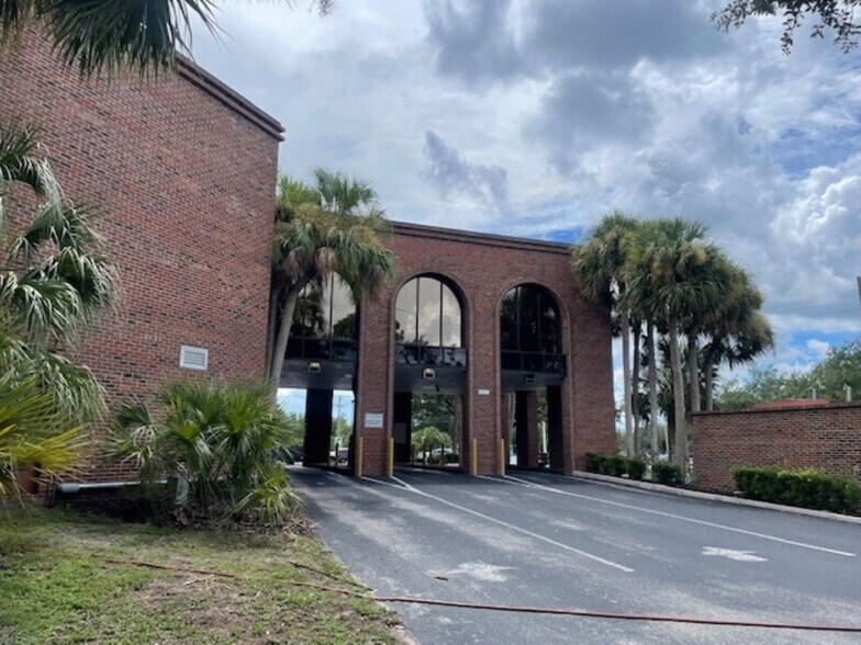 1600 Tamiami Trl, Port Charlotte, FL à louer - Photo de l’immeuble – Image 2 sur 10