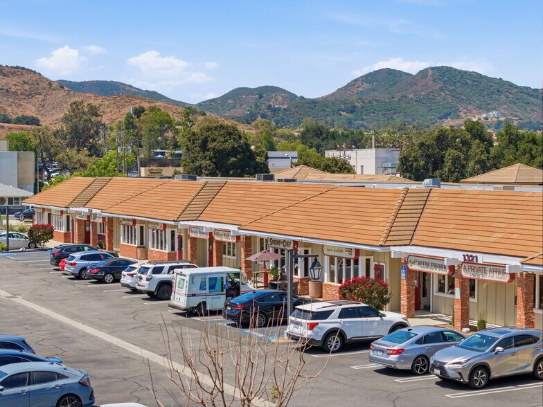 1321-1345 E Thousand Oaks Blvd, Thousand Oaks, CA à louer - Photo de l’immeuble – Image 3 sur 45