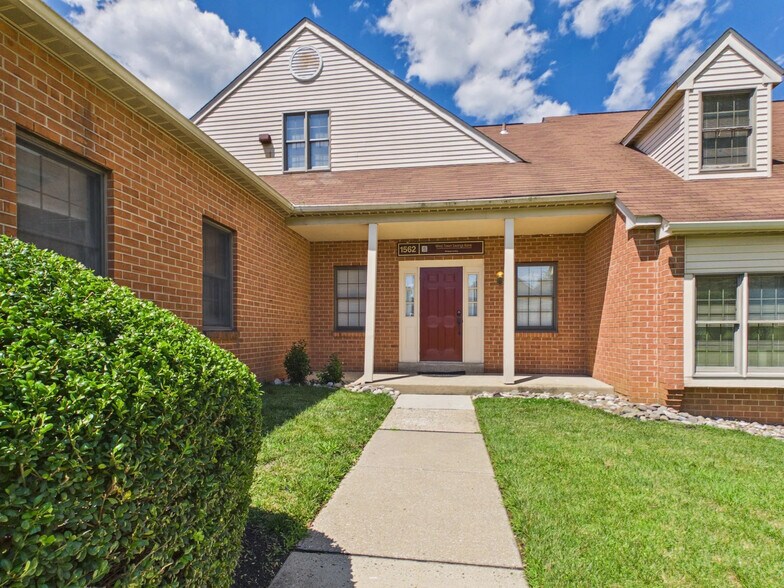 1562 McDaniel Dr, West Chester, PA à louer - Photo de l’immeuble – Image 2 sur 5