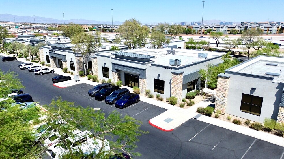 9079 W Post Rd, Las Vegas, NV à louer - Photo de l’immeuble – Image 2 sur 5