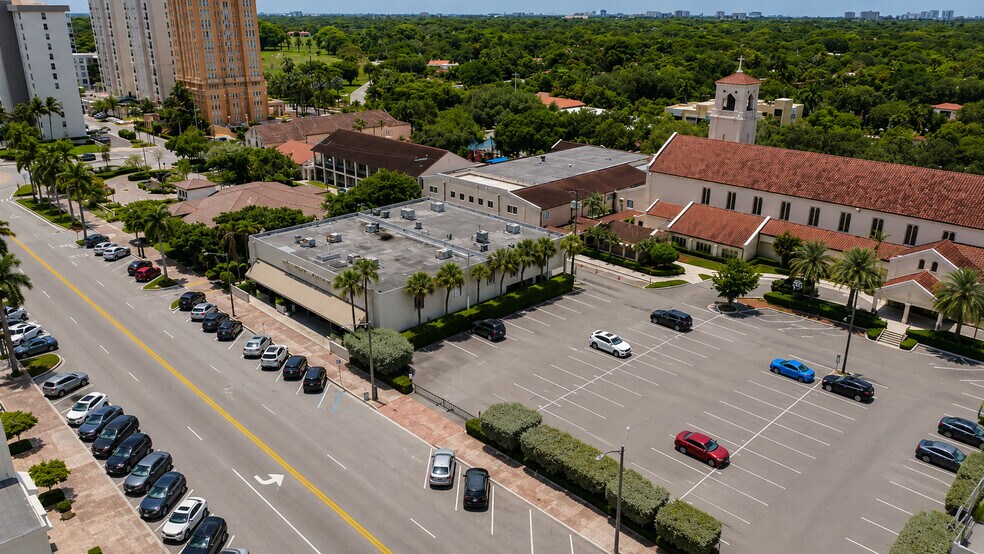555 Biltmore Way, Coral Gables, FL à vendre - Photo de l’immeuble – Image 2 sur 51