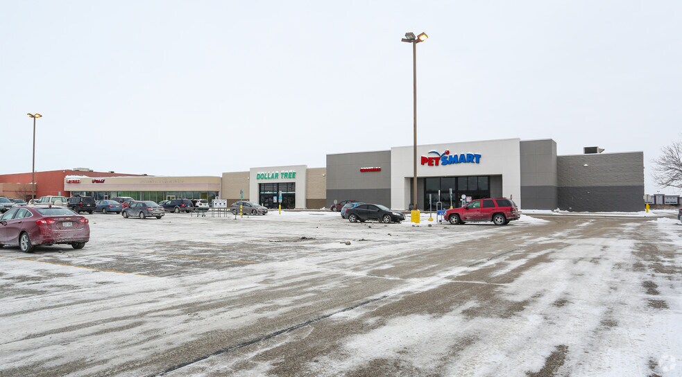 443 N Rolling Meadows Dr, Fond Du Lac, WI à louer - Photo principale – Image 1 sur 7