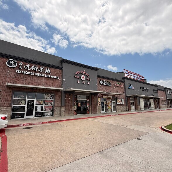 2528 Old Denton Rd, Carrollton, TX à louer - Photo de l’immeuble – Image 1 sur 3