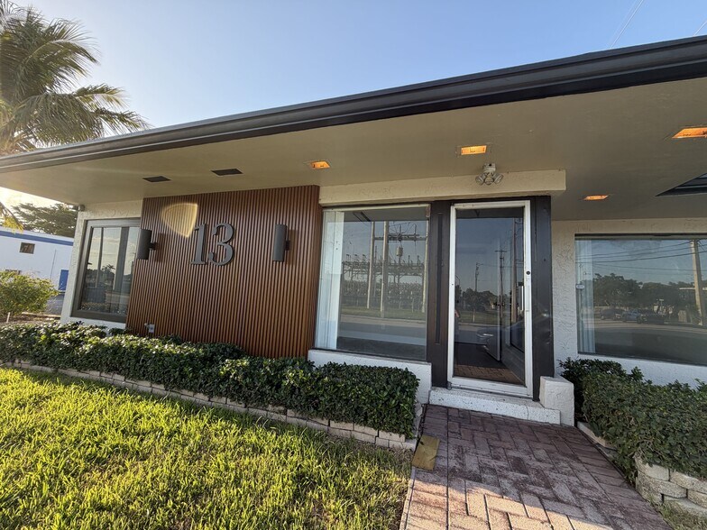 13 SW 10th St, Deerfield Beach, FL à louer - Photo de l’immeuble – Image 3 sur 35