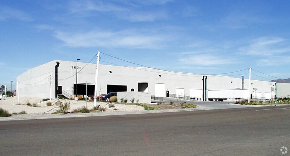 9605 Airway Rd, San Diego, CA à louer - Photo de l’immeuble – Image 3 sur 9