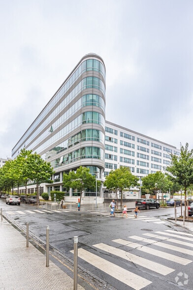 1-5 Rue Eugène Et Armand Peugeot, Rueil-Malmaison à louer - Photo de l’immeuble – Image 2 sur 3