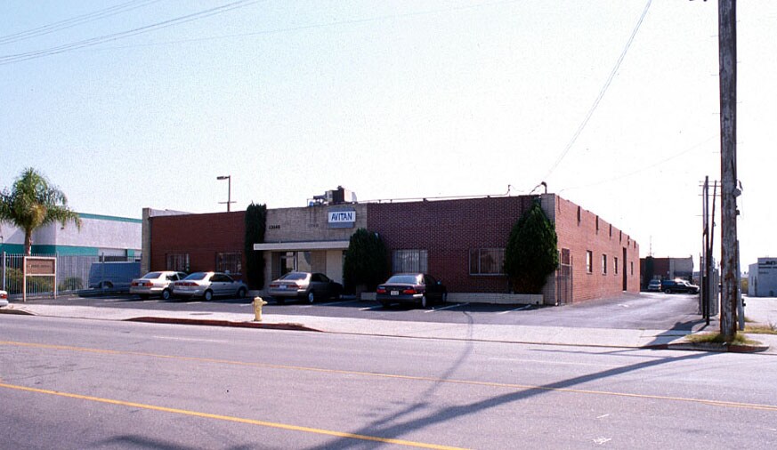 13148 Saticoy St, North Hollywood, CA à louer - Photo de l’immeuble – Image 2 sur 3