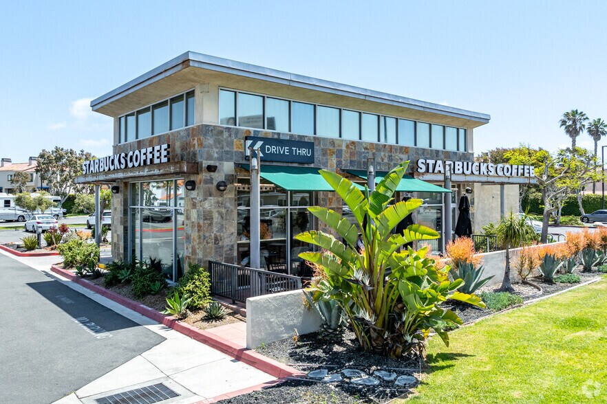 16470 Pacific Coast Hwy, Huntington Beach, CA à vendre - Photo de l’immeuble – Image 3 sur 5