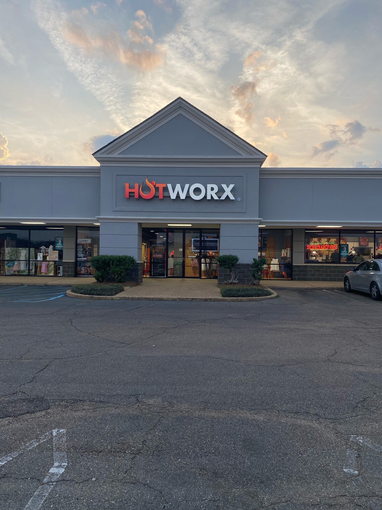 118 Service Dr, Brandon, MS à louer Photo de l’immeuble– Image 1 sur 9