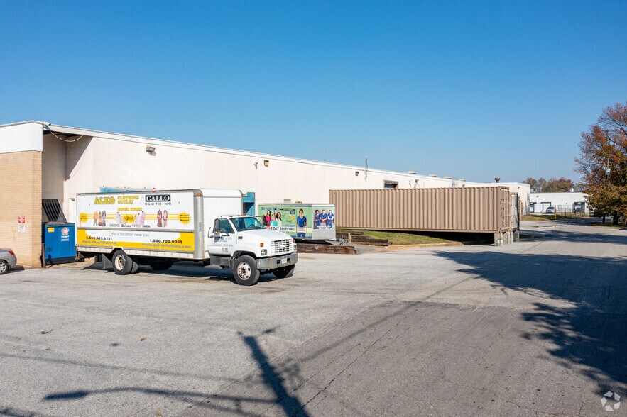 8801 Kelso Dr, Essex, MD à louer - Photo de l’immeuble – Image 3 sur 5