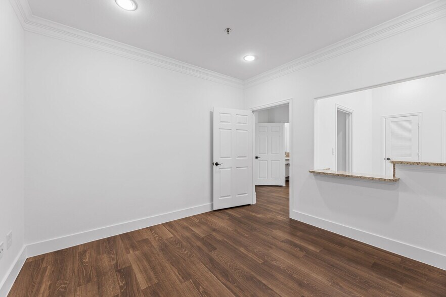 2785 Rockbrook Dr, Lewisville, TX à louer - Hall d’entrée – Image 3 sur 16