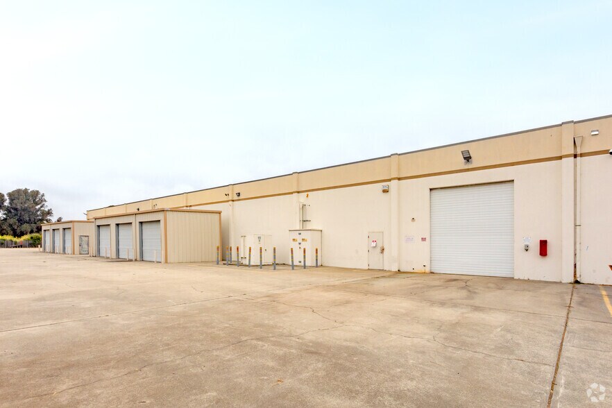 1833 Stearman Ave, Hayward, CA à louer - Photo de l’immeuble – Image 3 sur 17