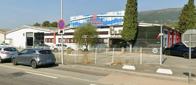 Plus de détails pour Local d’activités à vendre