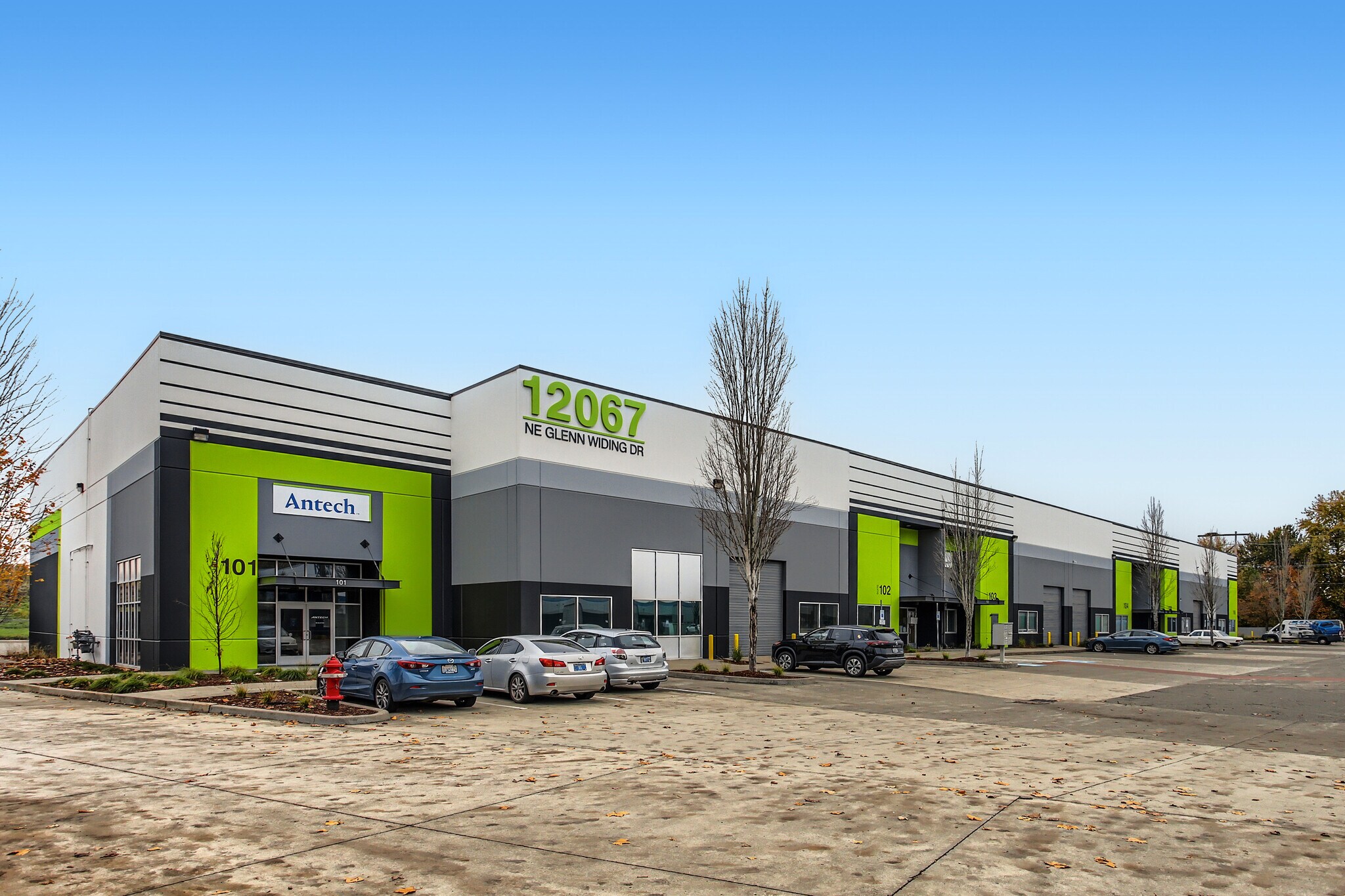 12067 NE Glenn Widing Dr, Portland, OR à louer Photo principale– Image 1 sur 13