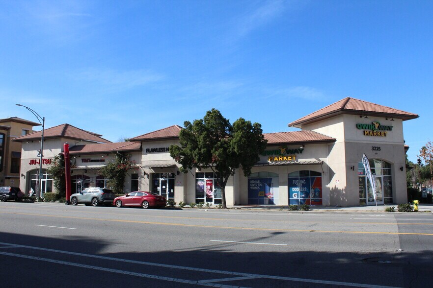 3225 Market St, Riverside, CA à louer - Photo de l’immeuble – Image 2 sur 12