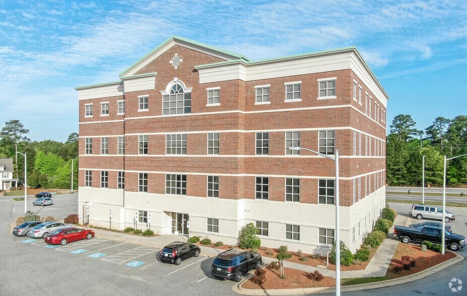 2350 Bentridge Ln, Fayetteville, NC à louer - Photo de l’immeuble – Image 1 sur 9