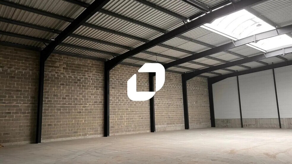 Local d’activités dans Couëron à louer - Photo de l’immeuble – Image 3 sur 5