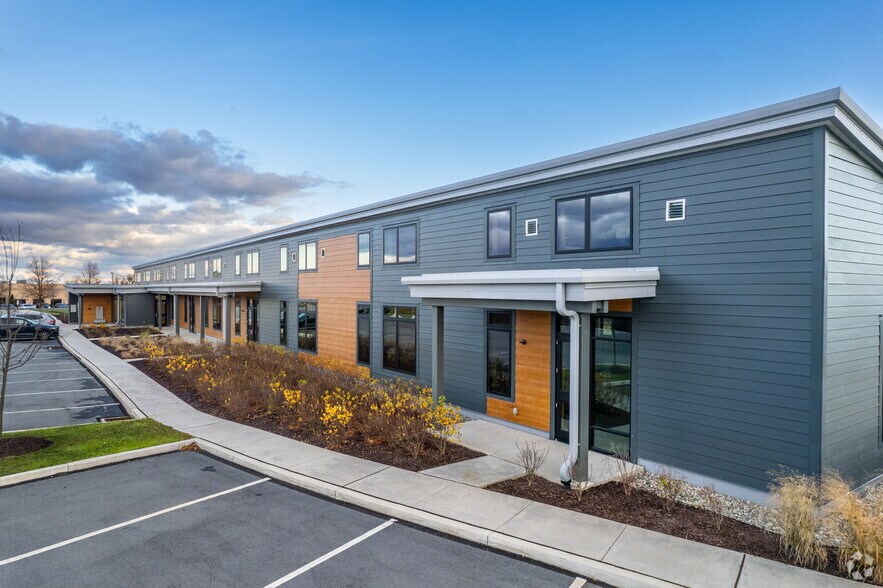 4250 Independence Dr, Schnecksville, PA à louer - Photo de l’immeuble – Image 2 sur 5