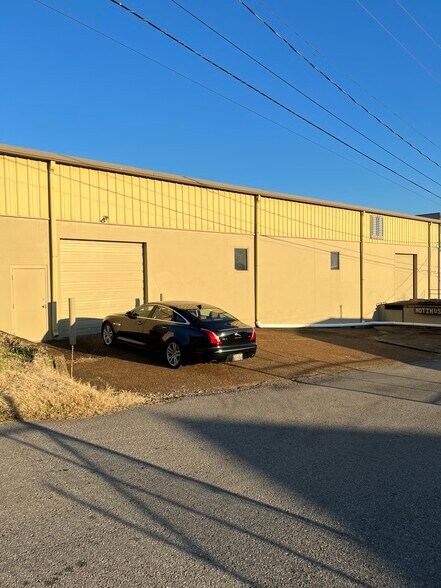 2403 Kline Ave, Nashville, TN à louer - Photo de l’immeuble – Image 2 sur 12