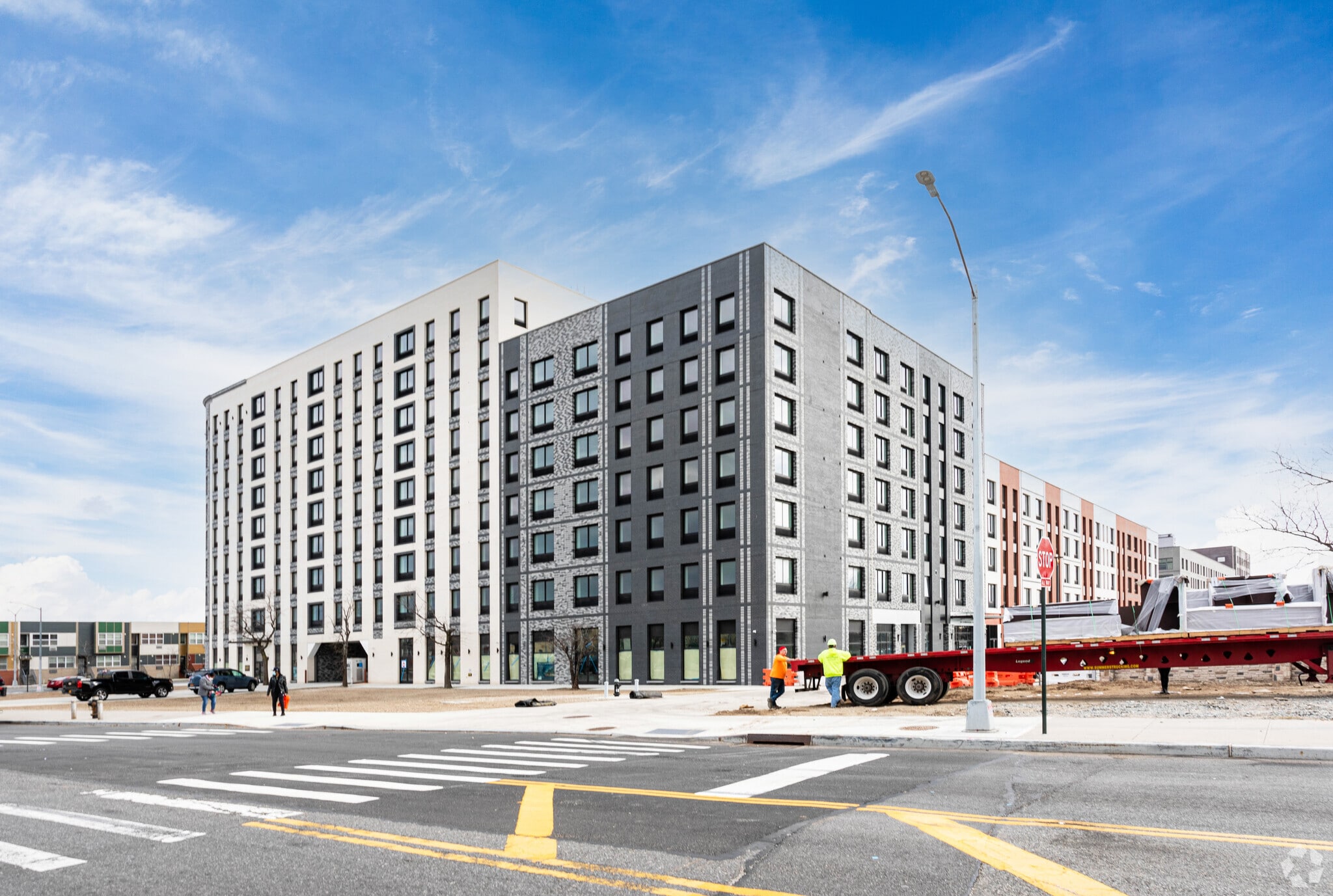 881 Erskine St, Brooklyn, NY à louer Photo principale– Image 1 sur 3