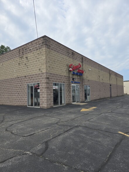2809 Brookpark Rd, Cleveland, OH à louer - Photo principale – Image 1 sur 5