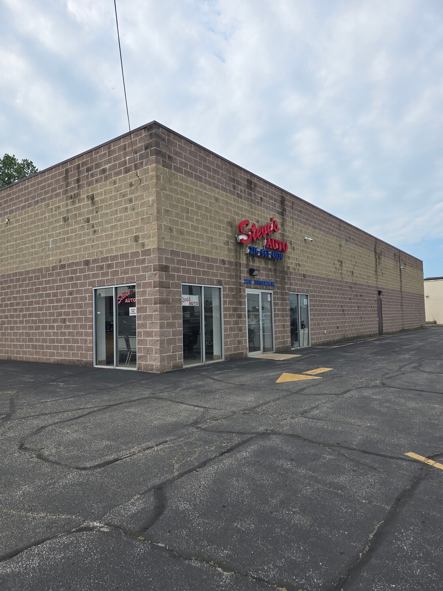 2809 Brookpark Rd, Cleveland, OH à louer Photo principale– Image 1 sur 6